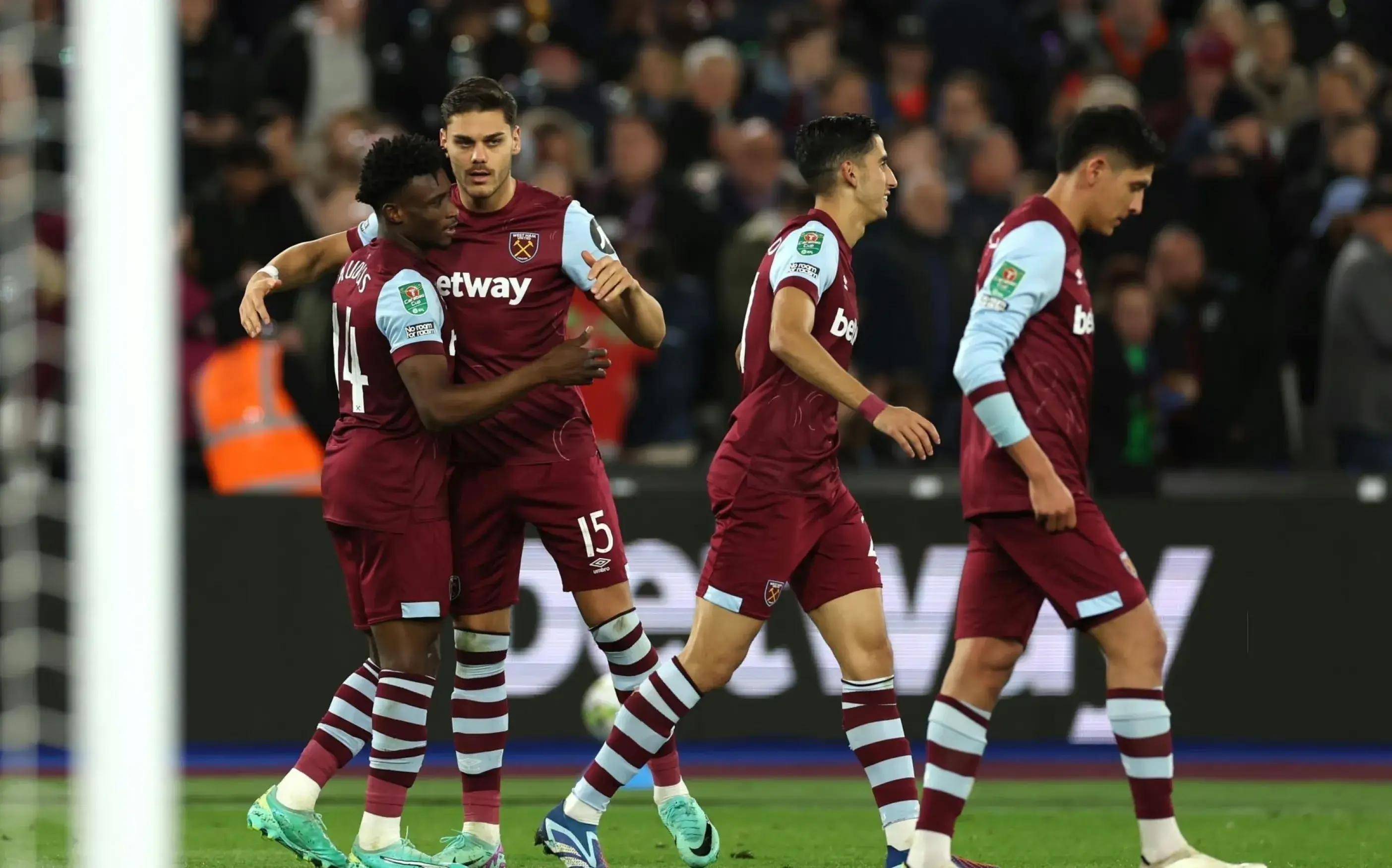 关于阿森纳险胜曼联，内马尔扑点救主世界杯的信息