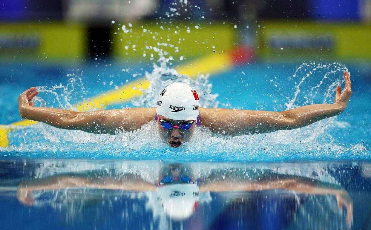 游泳选手爆冷获胜，专家预测失准